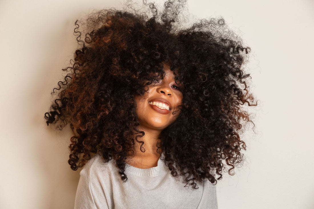 Comment rafraîchir ses boucles en 3 étapes simples